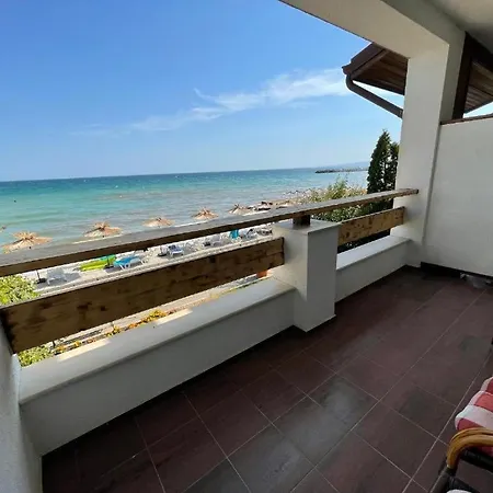 8 Meters From The Sea 105m2 Apartment